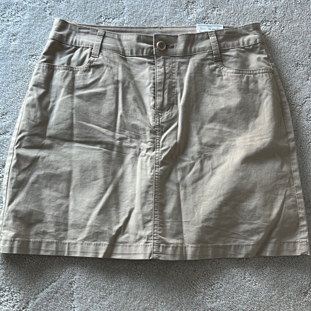 New with tags tan skirt.